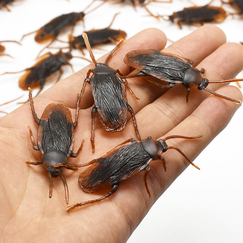 10Pcs Halloween Gadget Plastic Cockroaches Joke Decoration Props Rubber Toy Gags Practical Jokes Toys Plastic Bugs Cockroach