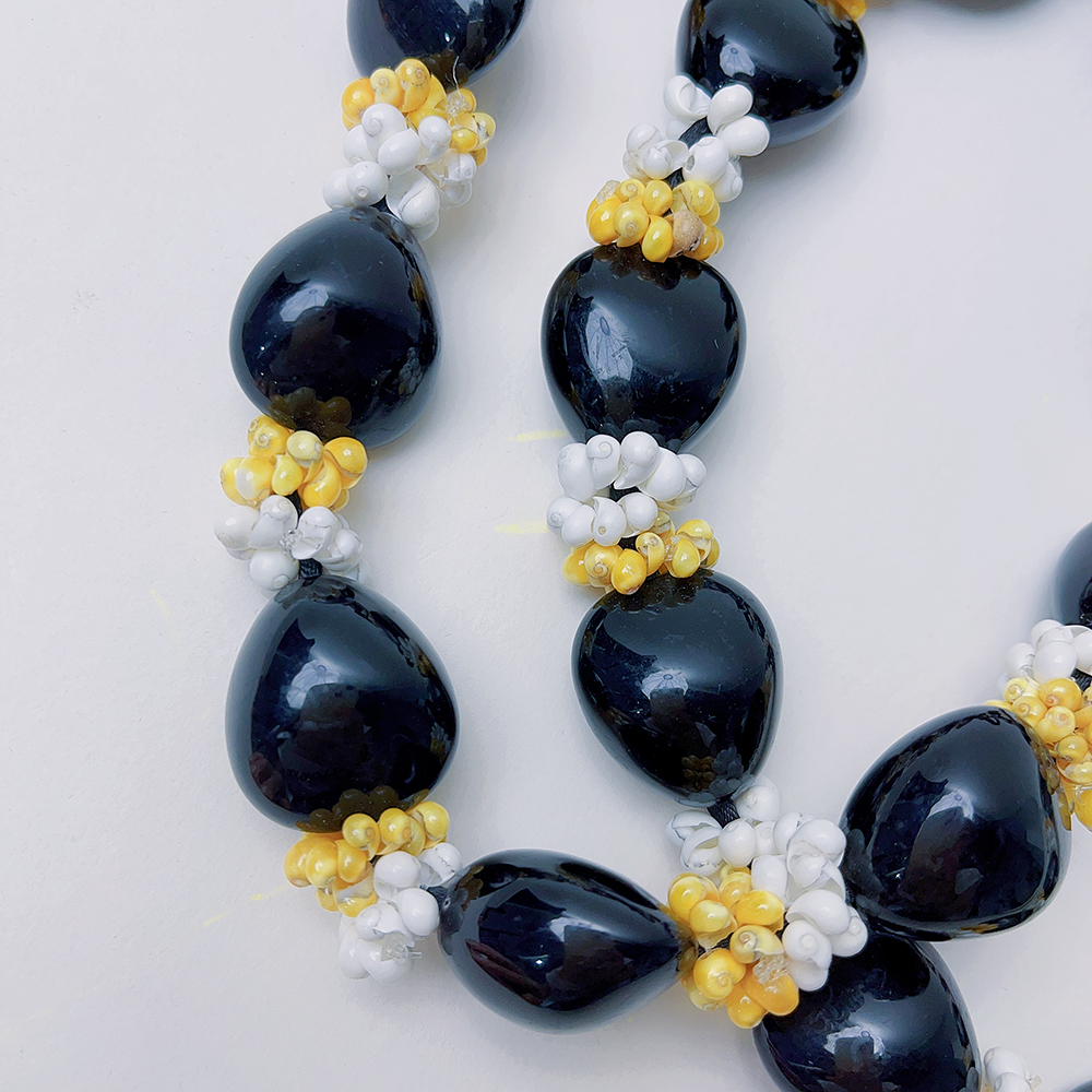Kn Jn029 Kukui Nut And Shell Lei
