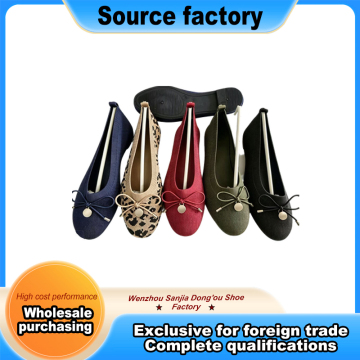 Metal Pendant Bowknot Knit Shoes