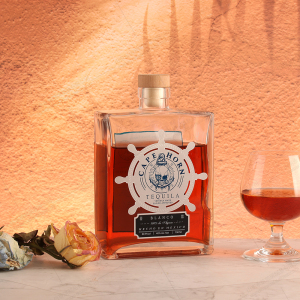 Personalized square shaped glass bottle whollesale