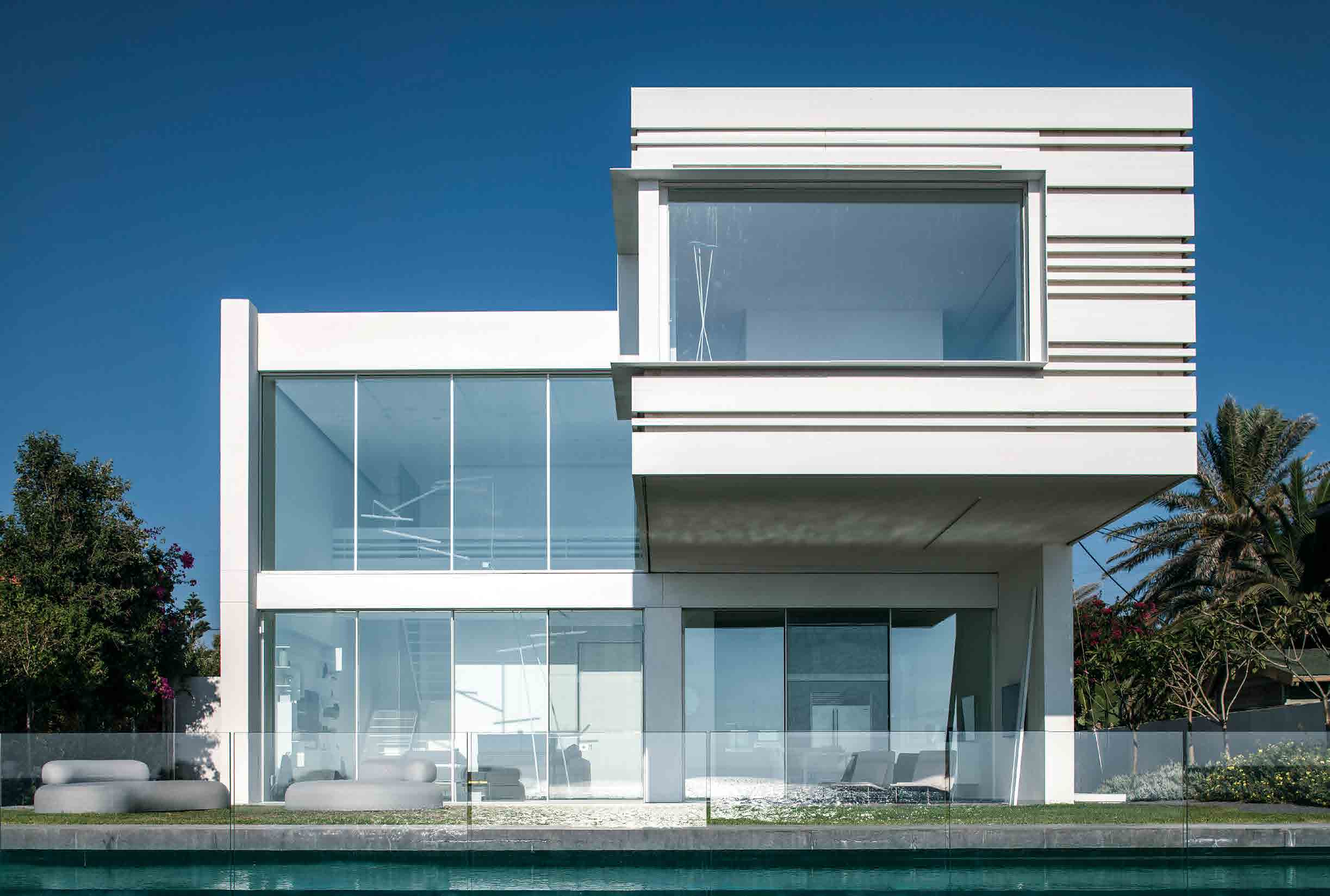 Sliding door with narrow side design(4)