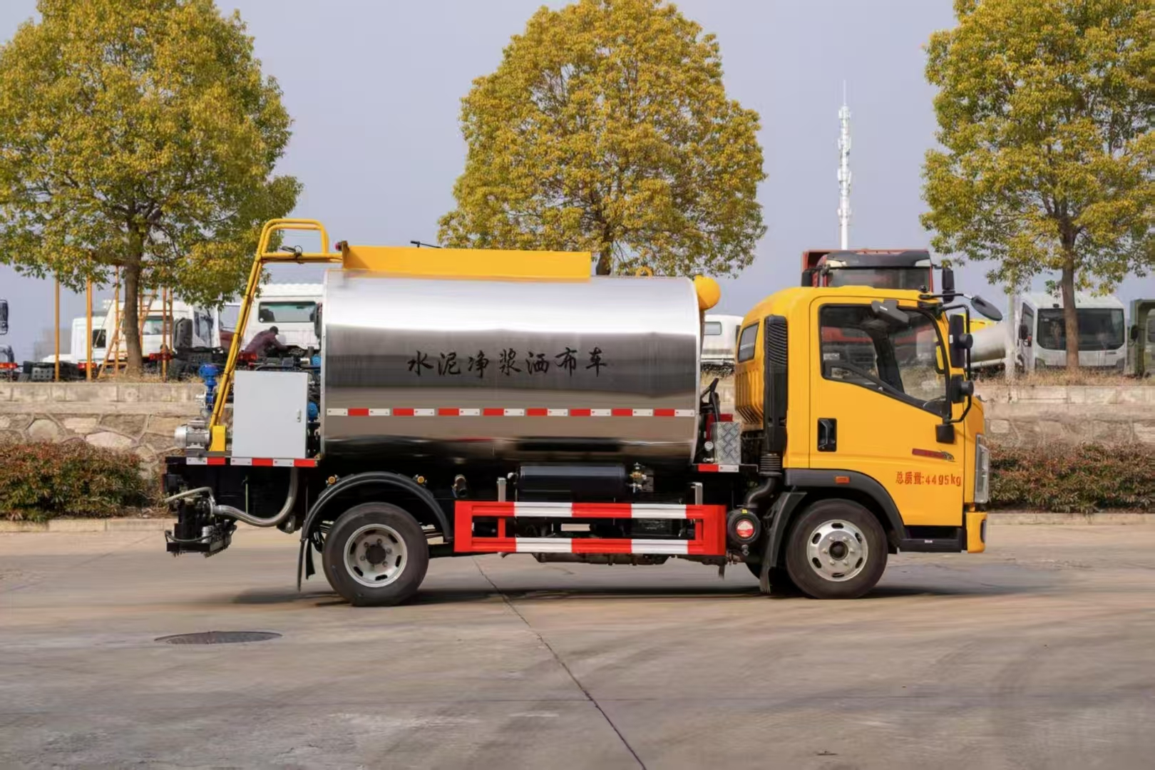 Heavy Duty Truck HOWO Asphalt Distributor Trucks.png