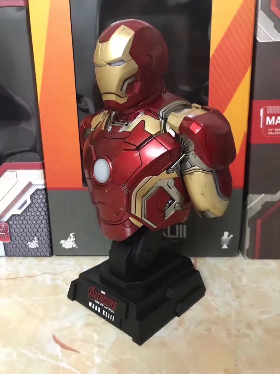Marvel Iron Man Mark XLIII 43 Bust Pre-painted Model Kit with LED Light PVC Action Figure Model Toy