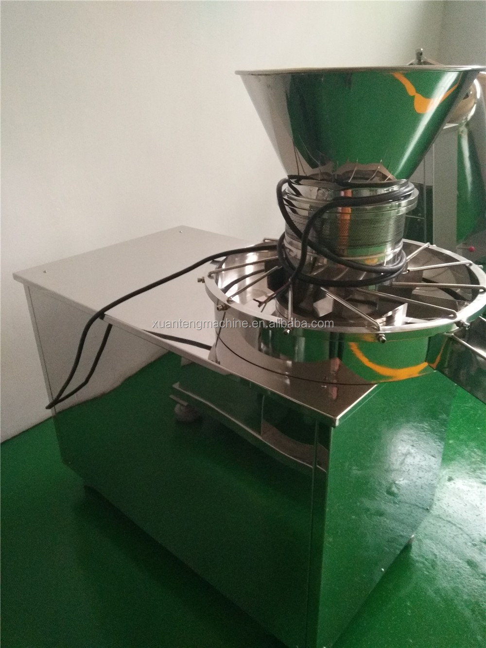 Wet Extruding Granulator Machine