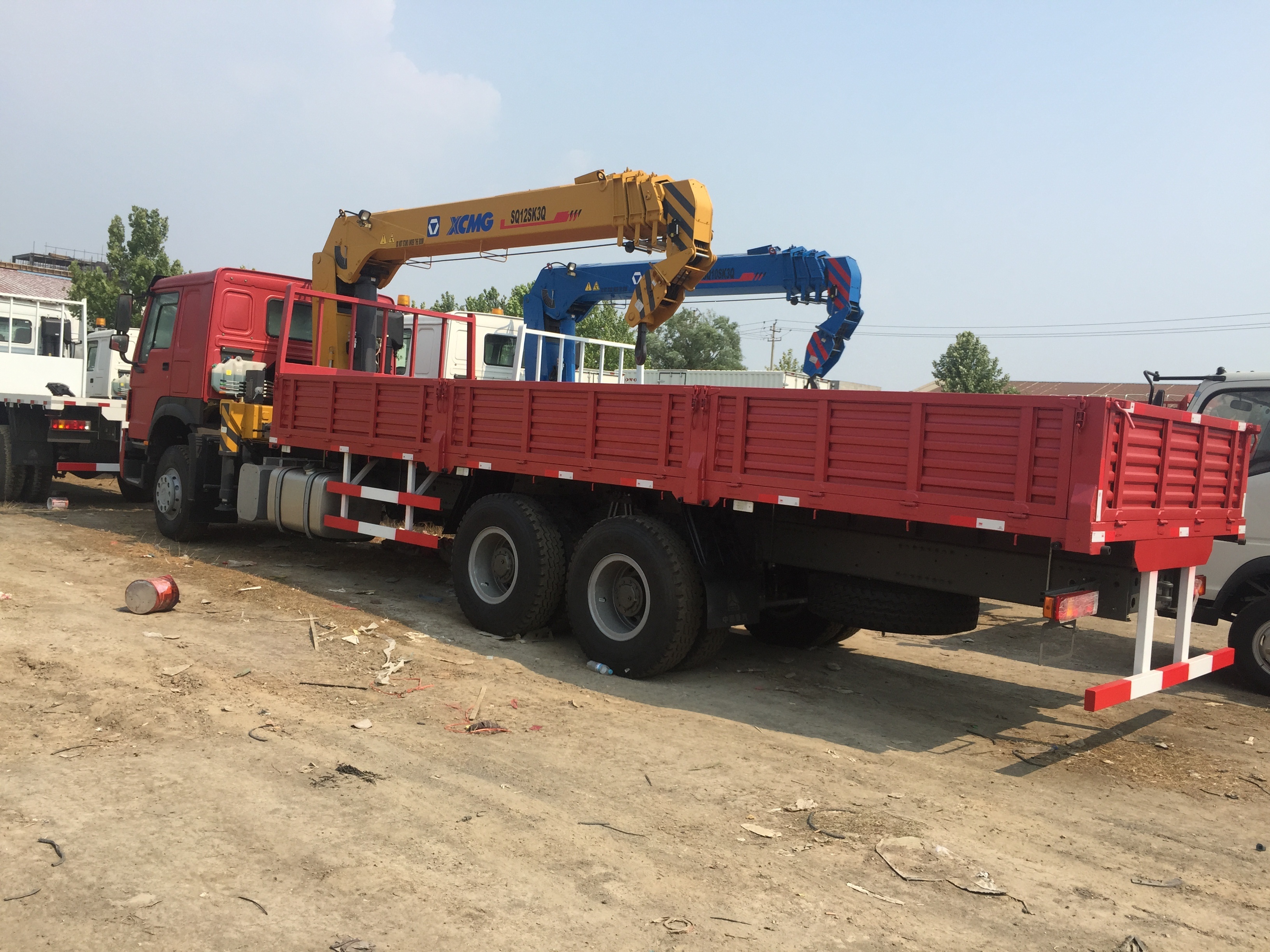 HOWO 25 Ton Truck with mounted crane