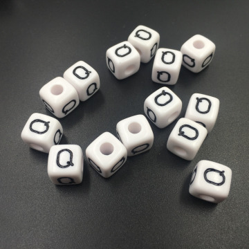 Wholesale 100PCS Single Letter Q Acrylic Beads 10*10MM Square Cube Shape White Lucite Plastic Alphabet Beads for DIY Bracelet