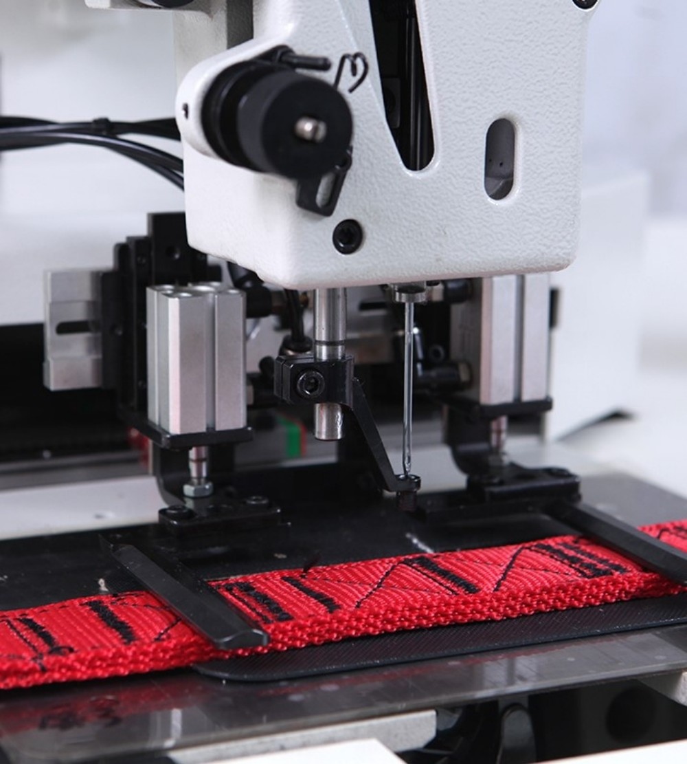 HM-1306GH -2 High Quality Computerized Pattern Sewing Machine for Climbing Ropes and Belts Heavy Duty Programmable Sewing Machine 13060mm (6)