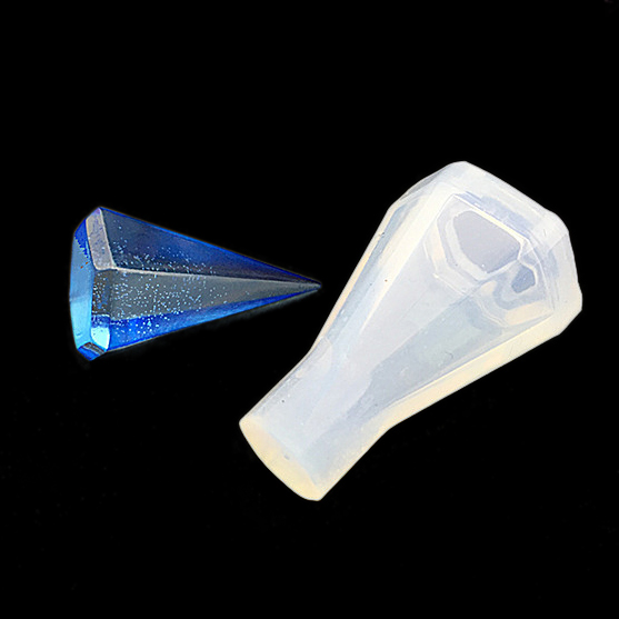 A+ Transparent Silicone Manual Three Pyramid Three Cubic Silicone Pyramid Energy Tower DIY Mould Jewelry Resin Molds For Jewelry