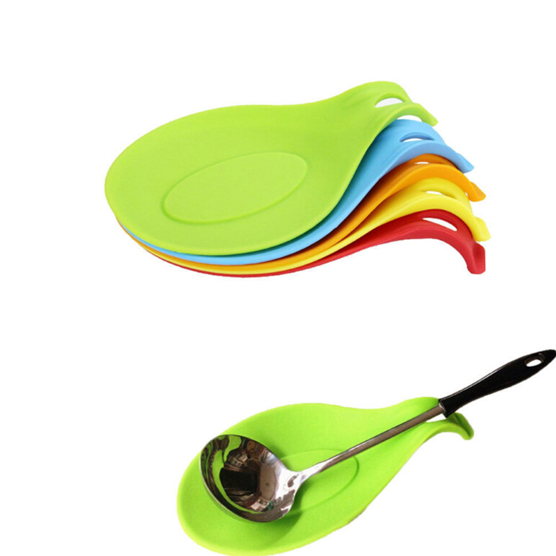 One Piece Heat Resistant Silicone Spoon Rest Kitchen Utensil Spatula Holder Cooking Tool (Random Color)