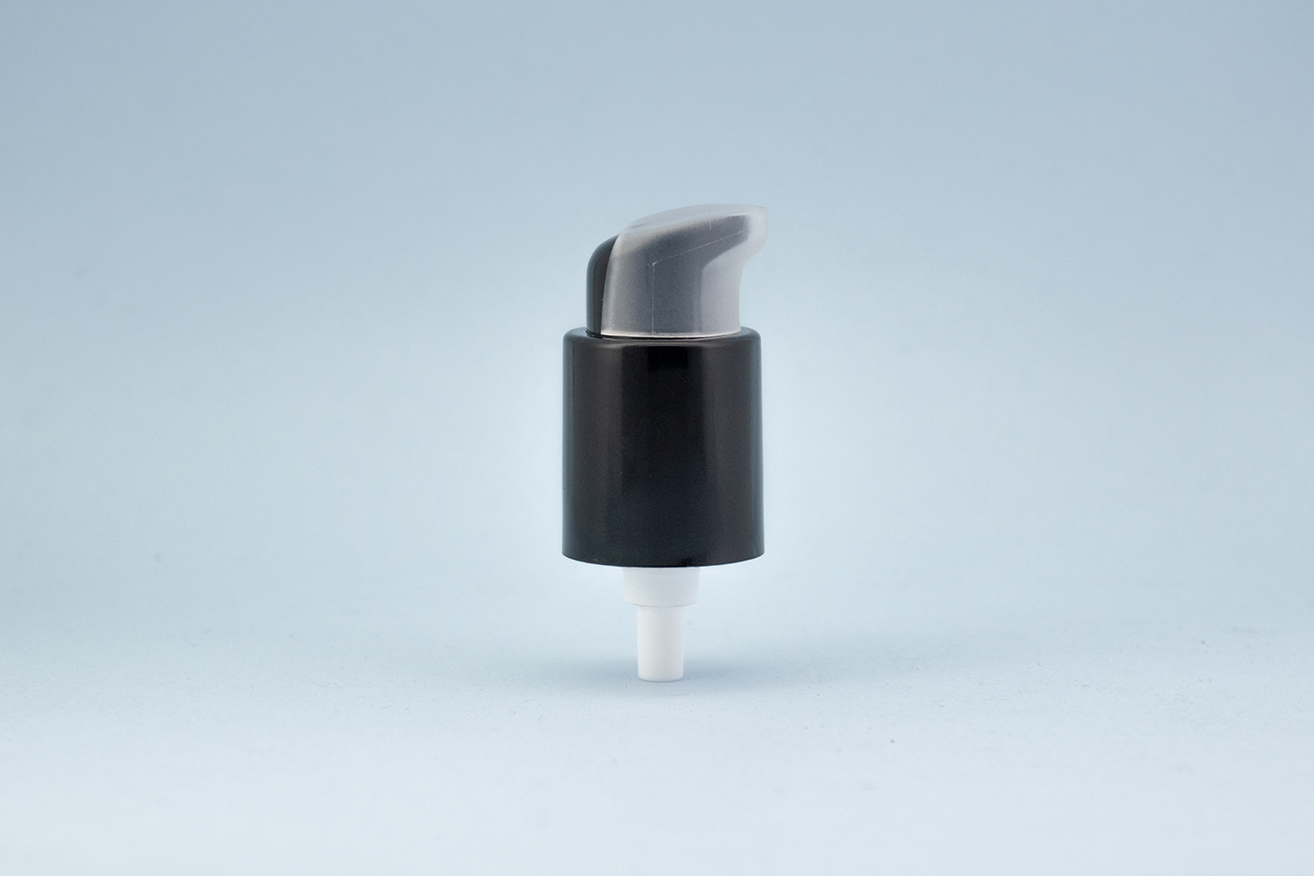 18/415 Black Smooth Double Wall Treatment Pump With Left And Right Lock