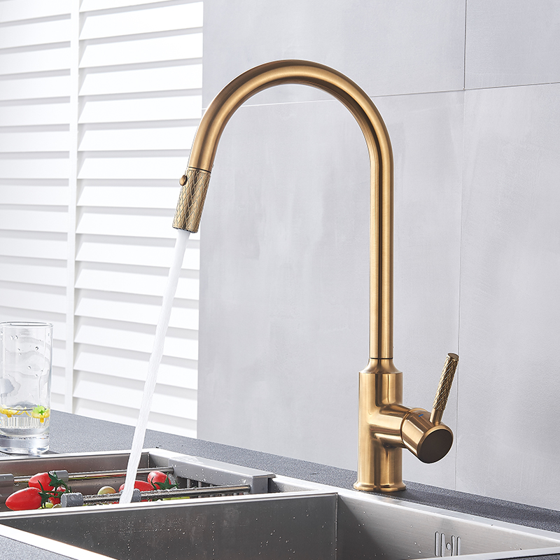 Quyanre Pull Out Kitchen Faucet Brushed Bronze Gold Kitchen Sink Water Tap 360 Rotation Kitchen Mixer Tap Single lever Mixer Tap