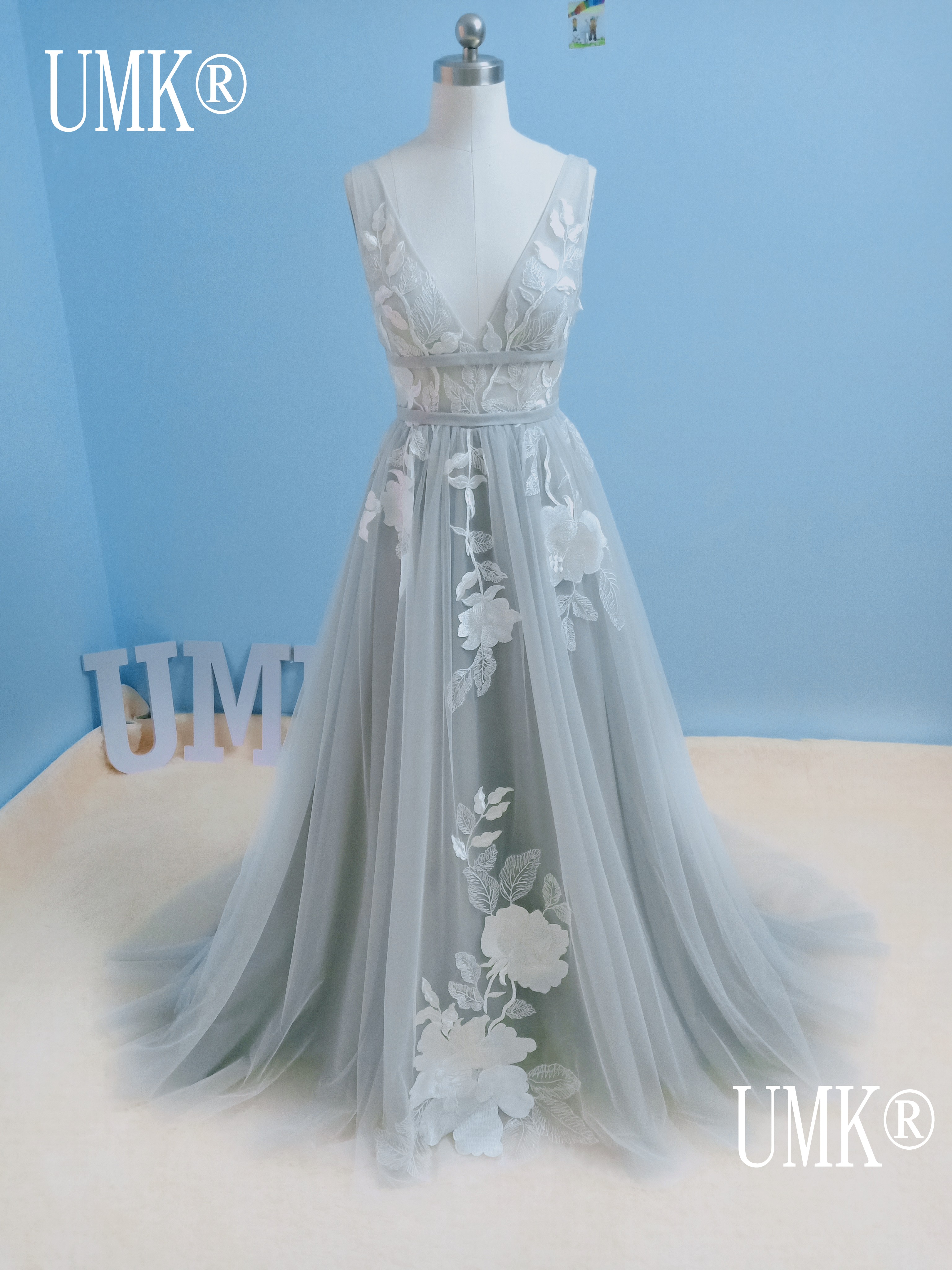 UMK 2020 Gray Beach Lace Boho Wedding Dress Sexy V Neck Open Back Wedding Gowns Chic Tulle Appliques Vestido De Noiva