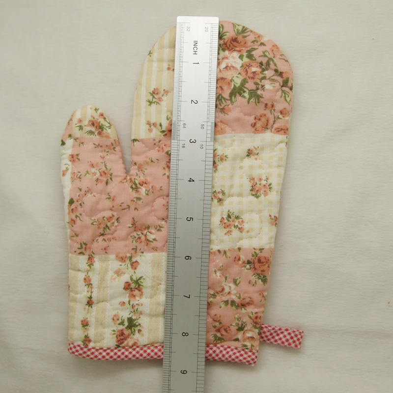 1pcs Cooksmart 100% cotton(inside &outside) Oven Mitt/Glove big&small flower big plaid pinkand white background