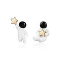 3D Astronaut Earrings Ear Clips Individuality Asymmetric Astronaut Reaching The Stars With/without Pierced Jewelry Surprise Gift
