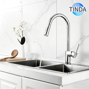 Modern Chrome Kitchen Faucet with Sleek Design