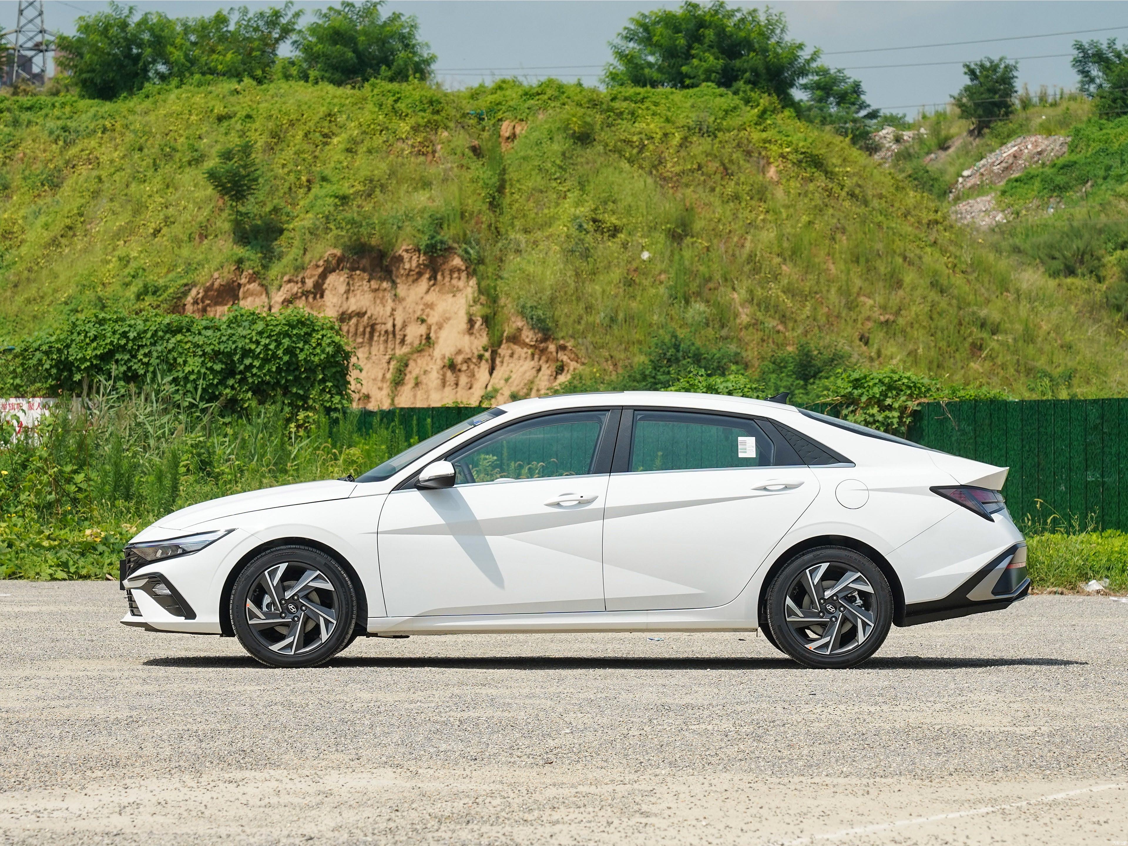 ELANTRA 3