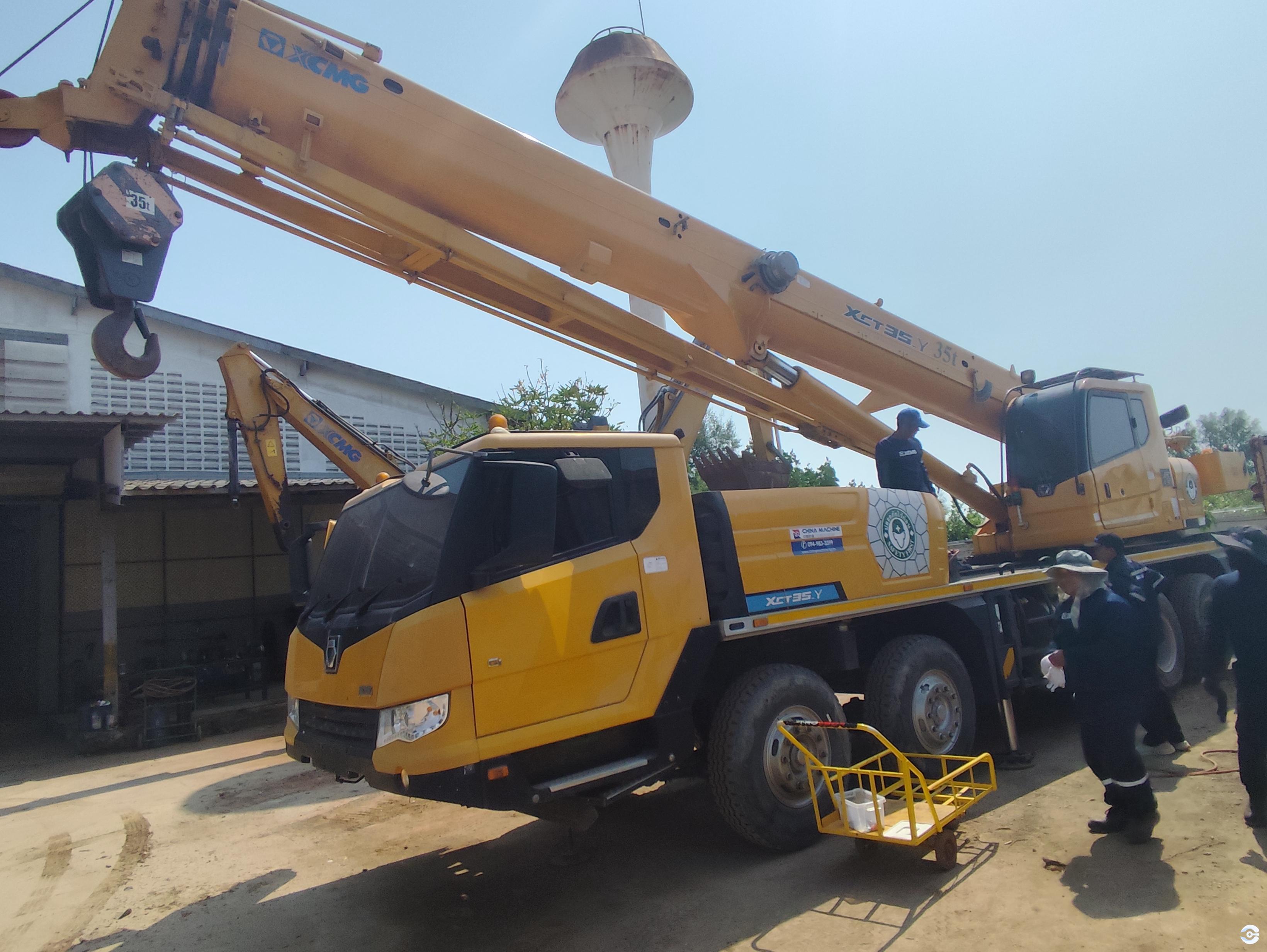 Affordable used truck crane with 25 ton lifting capacity, compact design