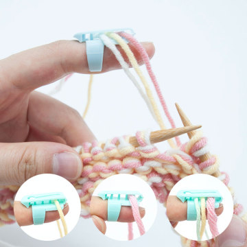 4Pcs/Set Yarn Guides Knitting Thimble Ring Type Knitting Tools Finger Wear Thimble Yarn Spring Guides Plastic Needle Thimble