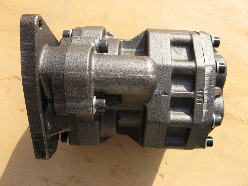 bulldozer D275A-2 hydraulic pump assy 704-71-44030