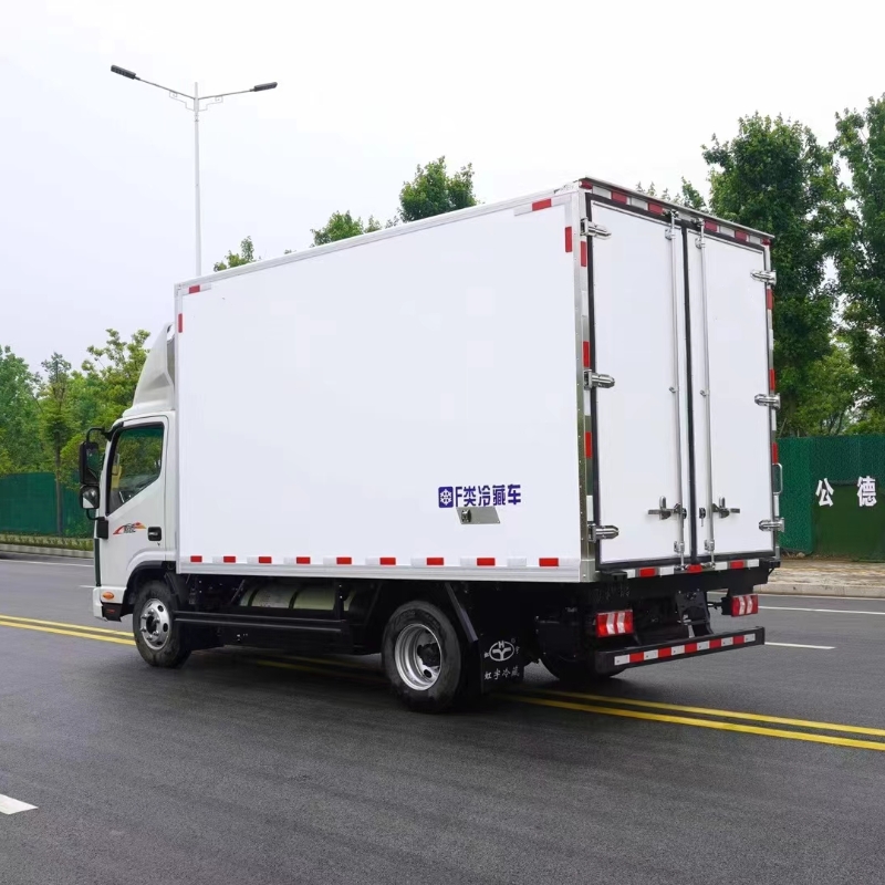 4-ton refrigerated truck