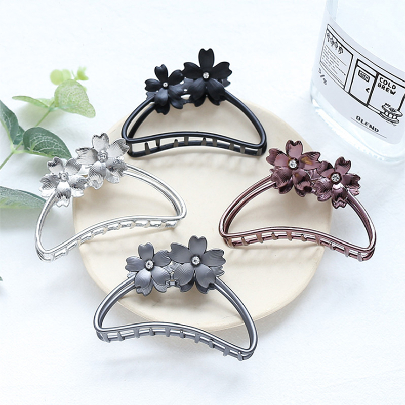 Women Hollow Metal Geometric Hair Claw Solid Color Flower Hair Crab Barrettes Hair Jewelry Accessories Large Hair Clips