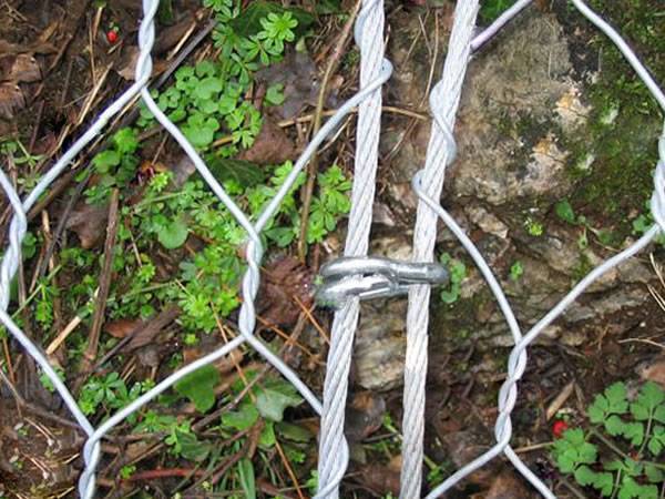 rock-barrier-sewing-rope-clips