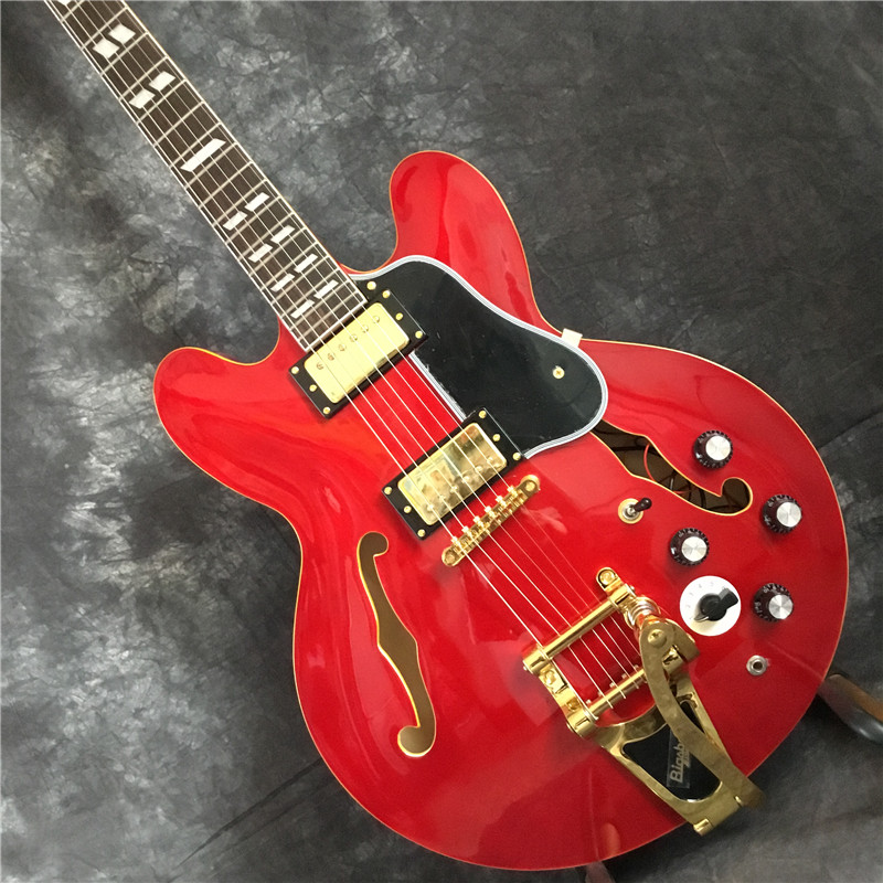 High-quality jazz electric guitar, golden hardware, red, good sound quality, real picture shooting.