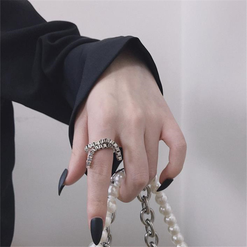 Hangzhi Korean Designer Trendy Fashionable Curve Two-color Cross Soft Snake Bone Chain Tassel Ingot Box Metal Ring for Women