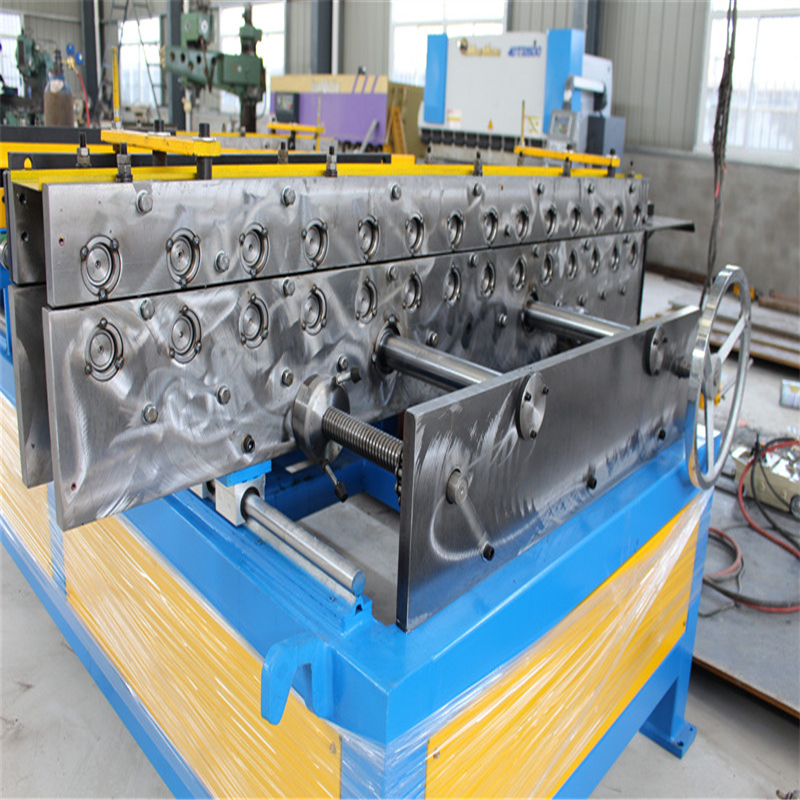 TDF flange forming duct machine T-15 for square air pipe making