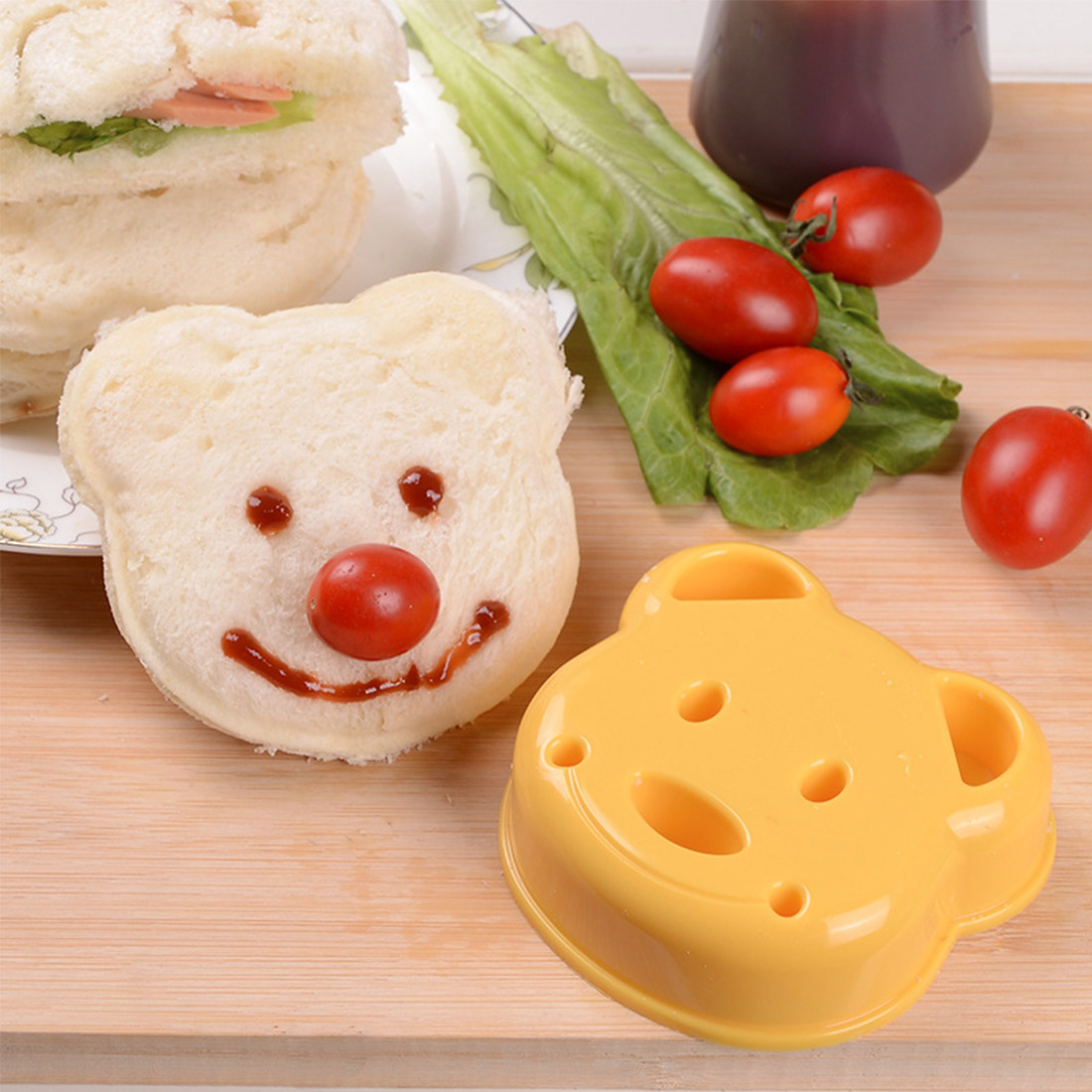 1PCS Little Bear Shape Sandwich Mold Bread Biscuits Embossed Device Cake Mold Maker DIY Mold Cutter High Quality Random Color