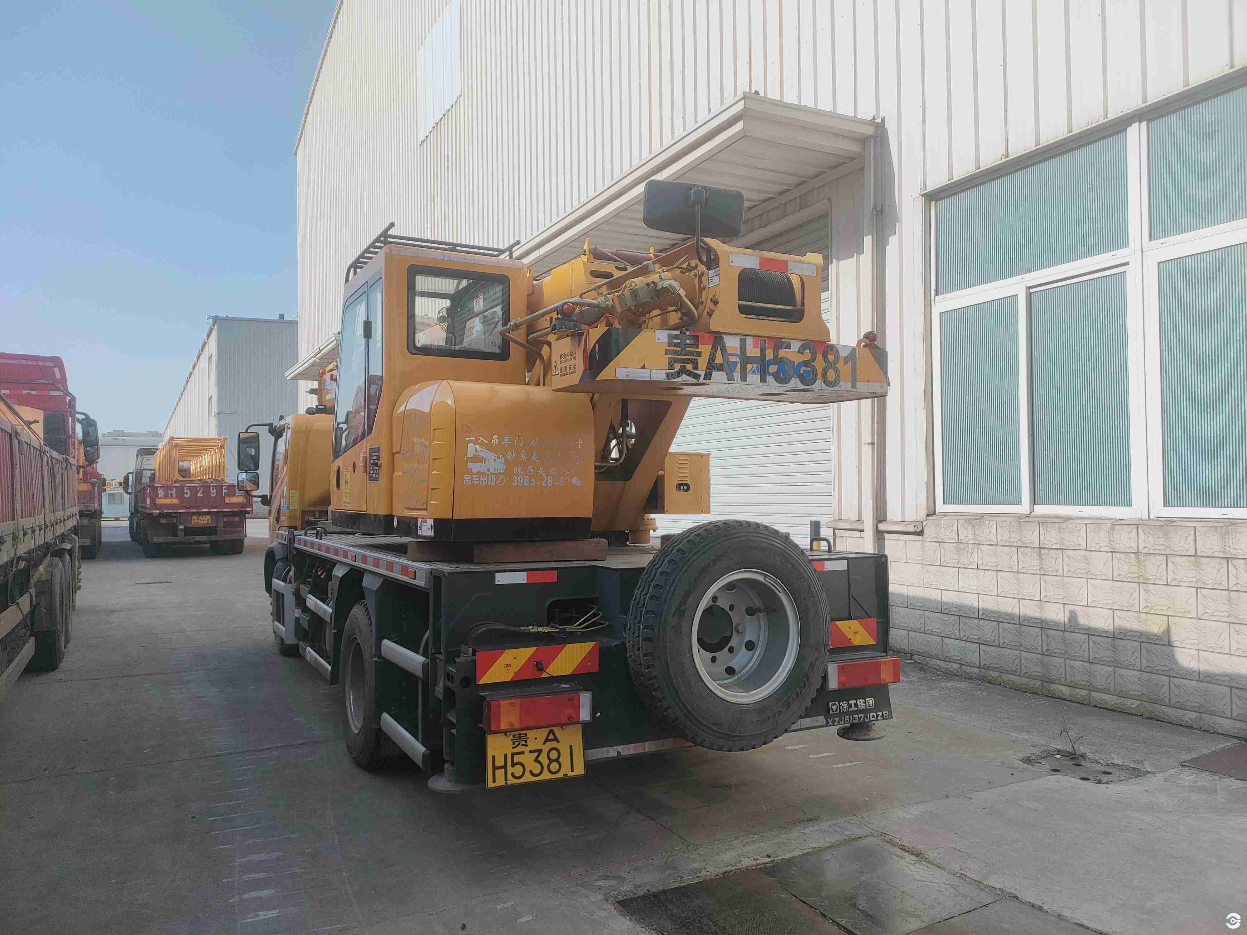 Used mobile truck crane, versatile for various construction and lifting jobs