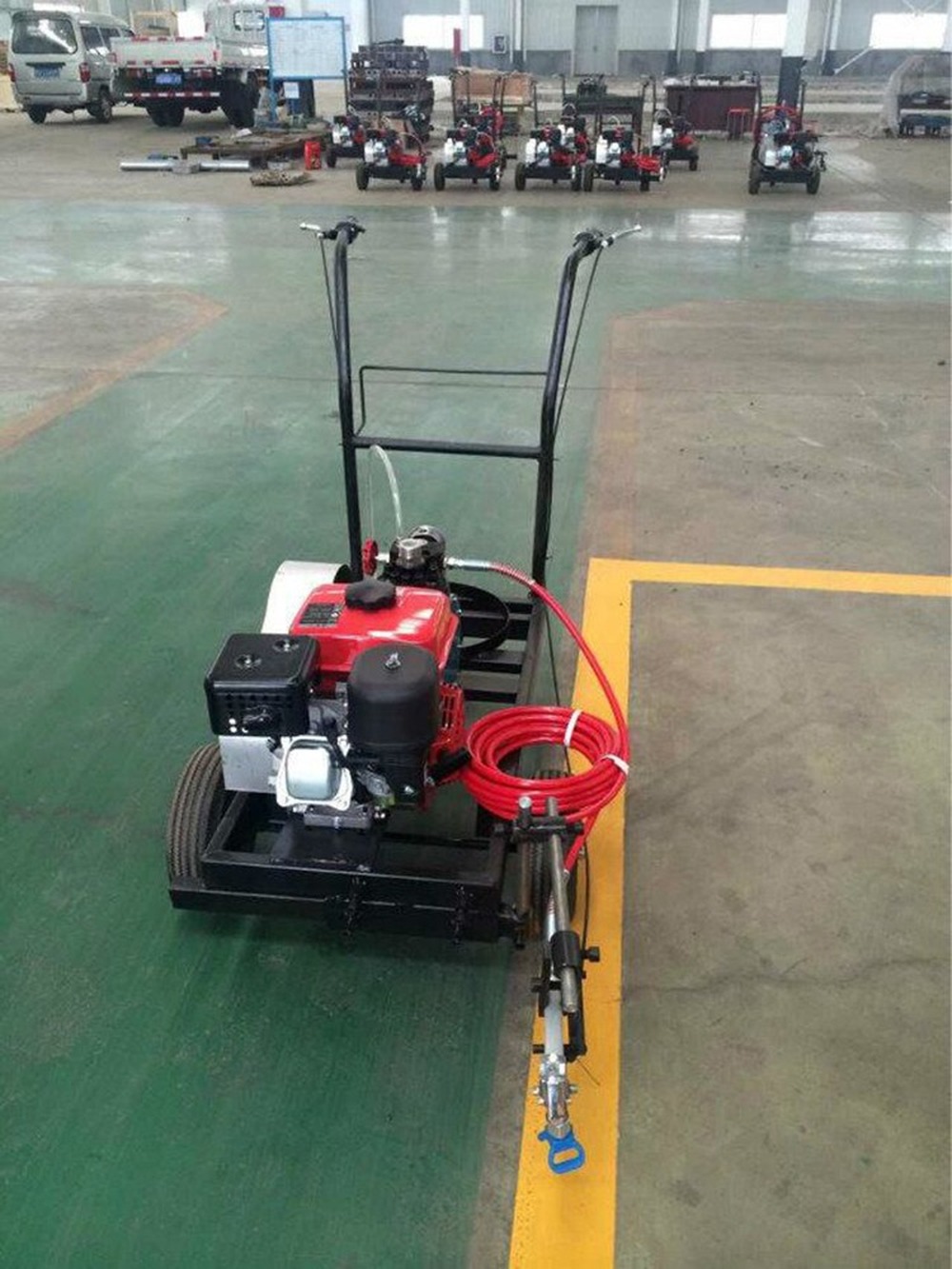 Black Spraying Machine Hand Push Road Marking Machine 6L Single Gun For Parking Lot Football Field Street Parking Space Marking