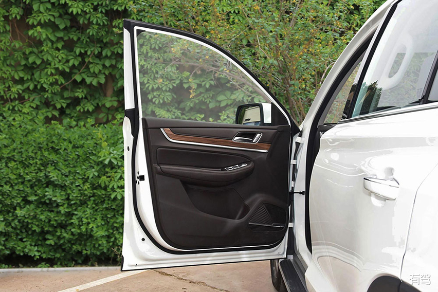 Four Wheel Drive Gasoline Car Roewe Rx8