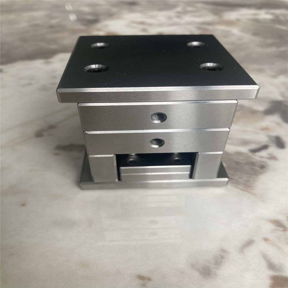 Miniature injection mold15