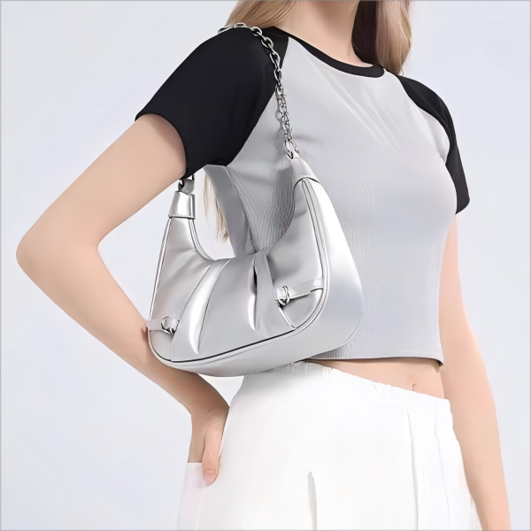 Ladies' shoulder bag for commuting to work