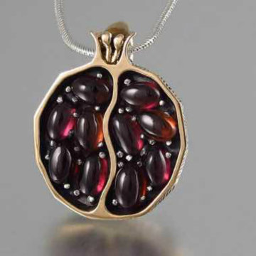 Vintage Fruit Fresh Red Garnet Pendant Necklace Gold Color Resin Stone Pomegranate Necklaces for Women Boho Jewelry