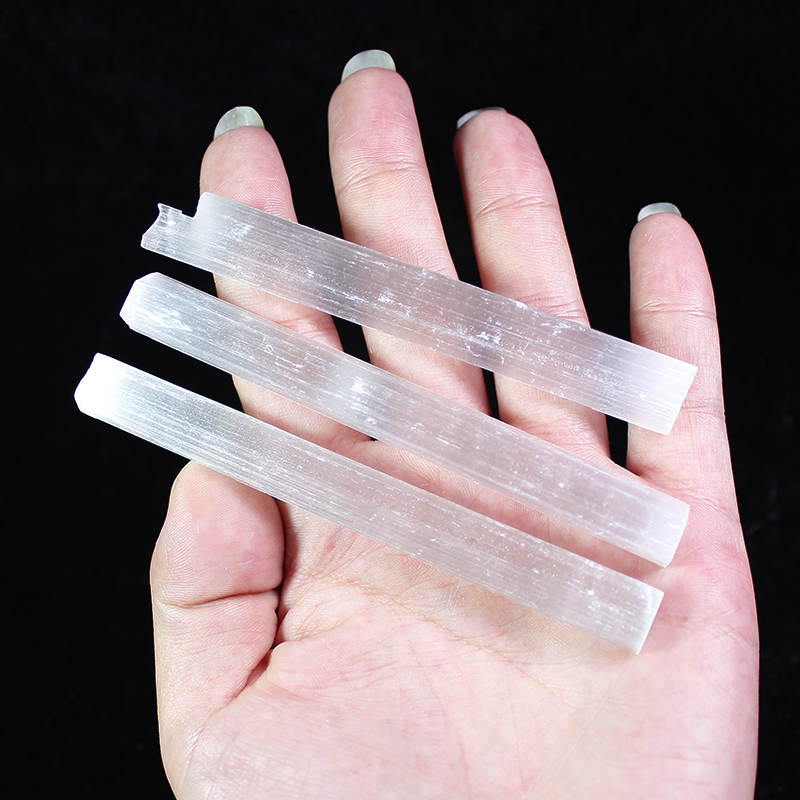3pcs Irregular Selenite Crystal Stick Wand Polishing Crystal Stone Reiki Healing Energy Infused Stone Tray Pedestal