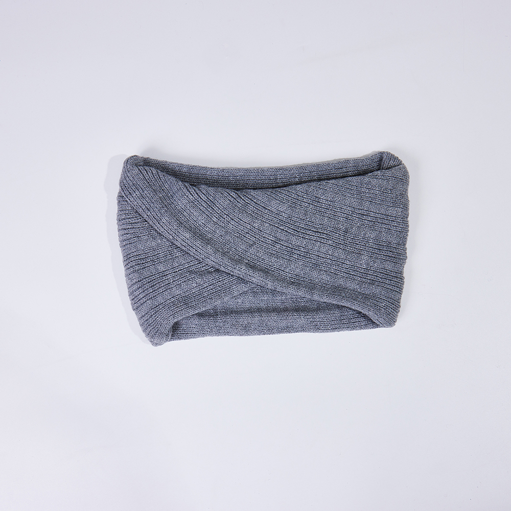Cf W 0008 Kniied Scarf 1