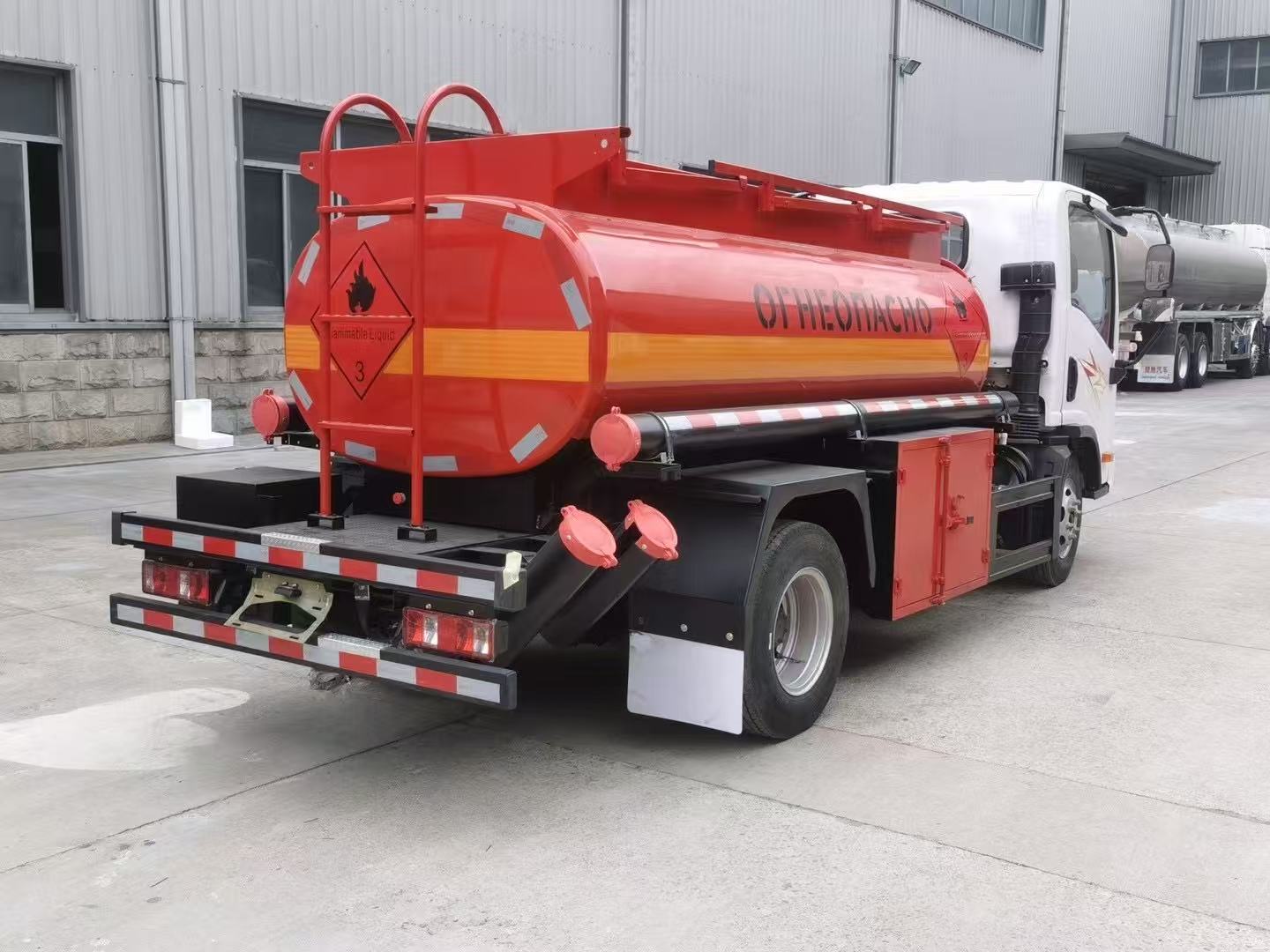 FAW Fuel Truck (4)