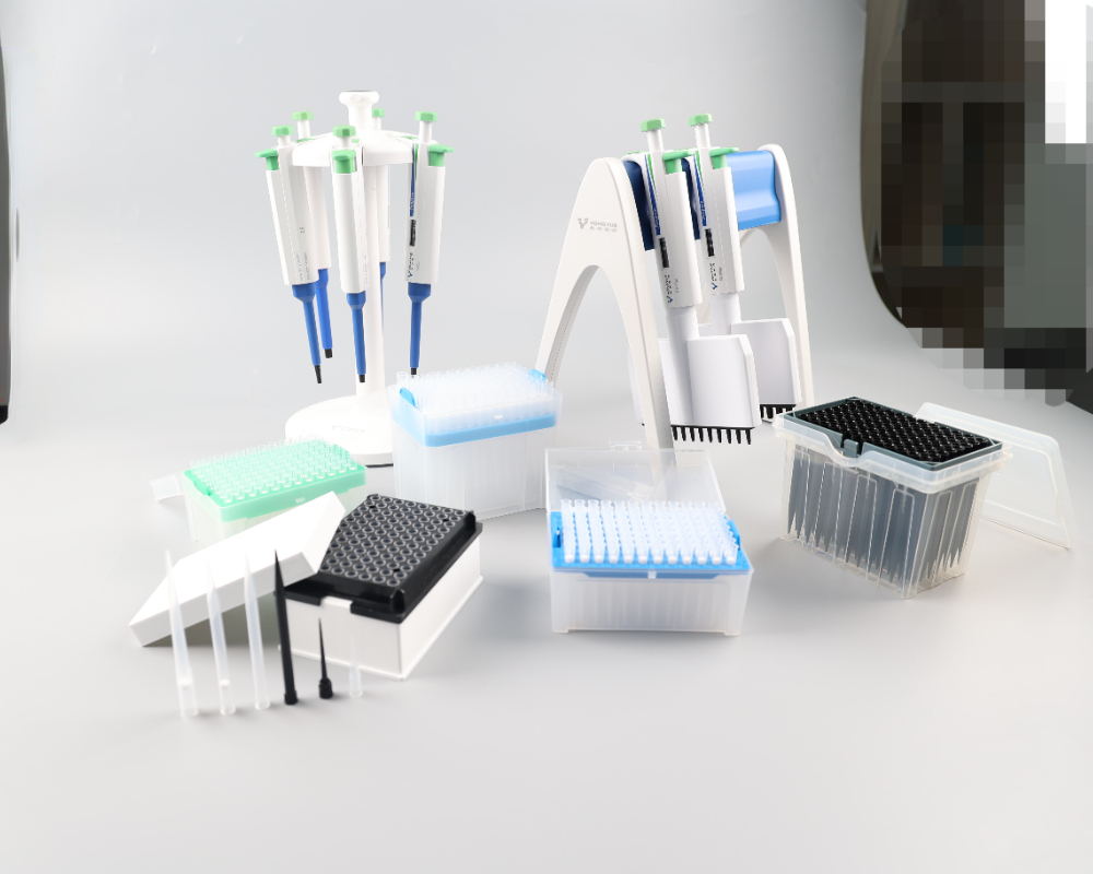 pipette tips and lab pipettes