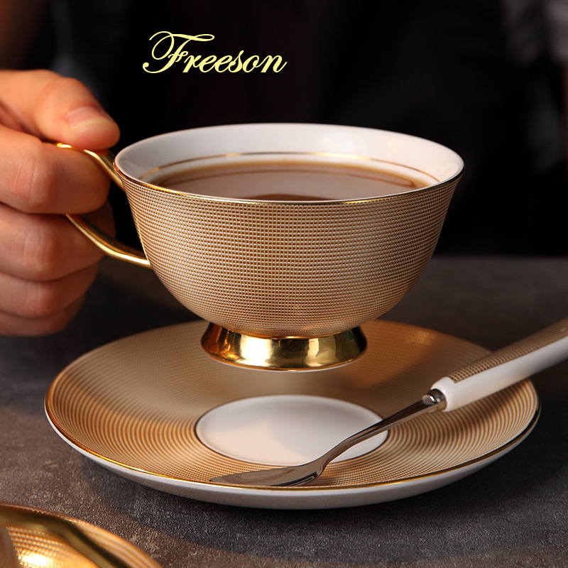 Luxury Gold Bone China Tea Cup Saucer Spoon Set 200ml Noble Ceramic Coffee Cup Advanced Porcelain Teacup Party Teatime Drinkware