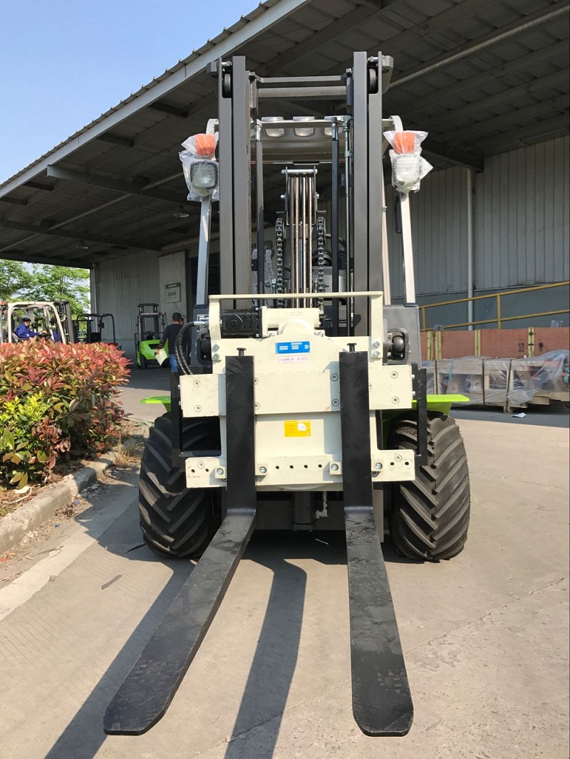 Forklift With Clamps