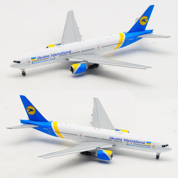 16cm 1/400 Scale Boeing 777 Ukraine airlines solid airplane with landing gear wheel model toy aircraft diecast alloy plane Model