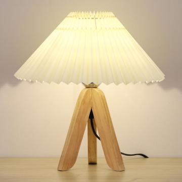 Fashionable Design Wooden Base Bedroom Nightstand Lamp