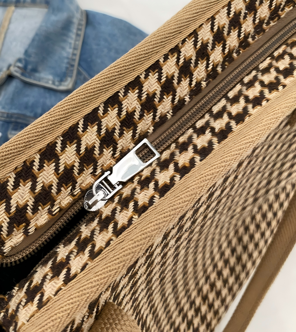 Versatile and simple women's tote bag