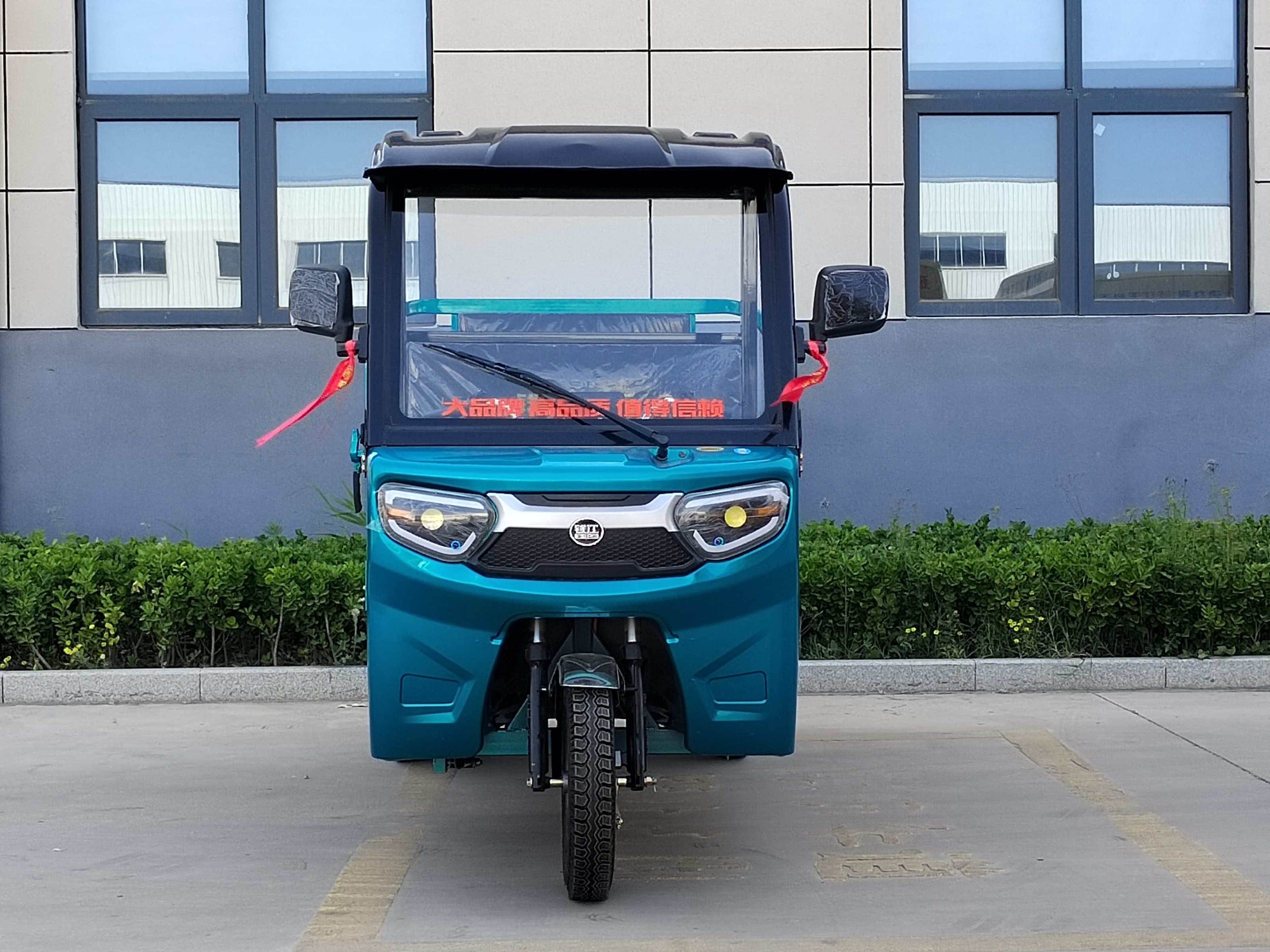 Luxury simple shed electric vehicle