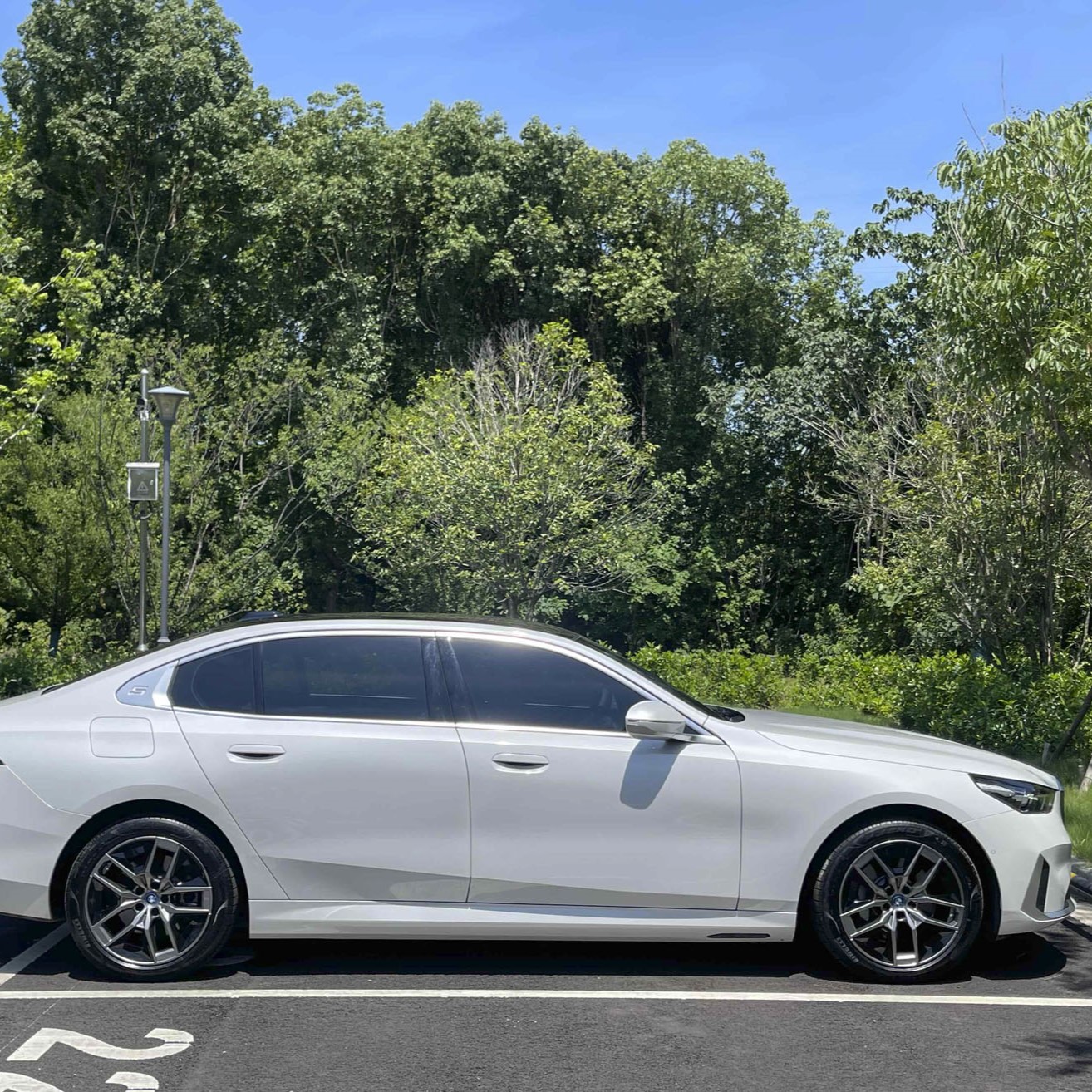 2024 eDrive35L Luxury Package 2024 eDrive35L Luxury Package