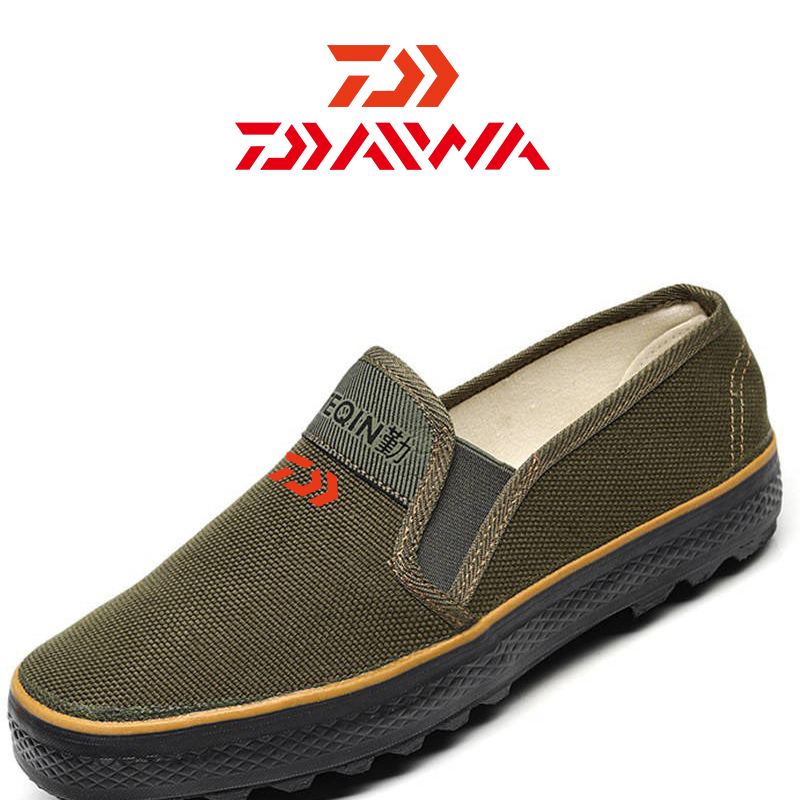 2020 Daiwa Men's Outdoor Fishing Wear Shoes Mountaineering Non-slip Camouflage Shoes Anti-static Waterproof Daiwa Fishing Shoes