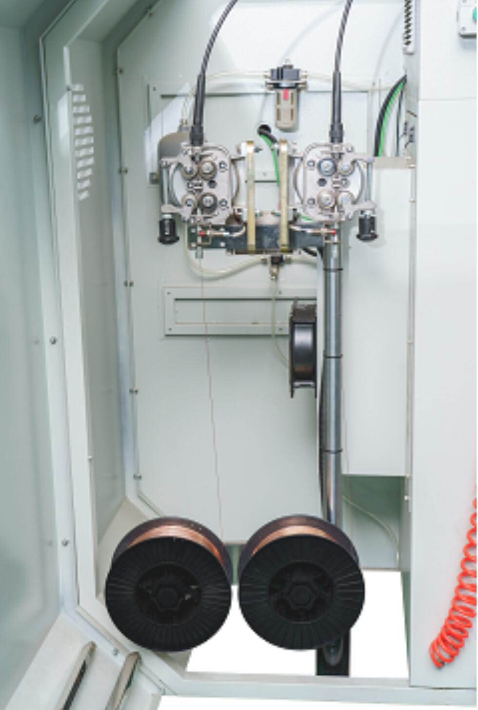 Stitching wire feeding system