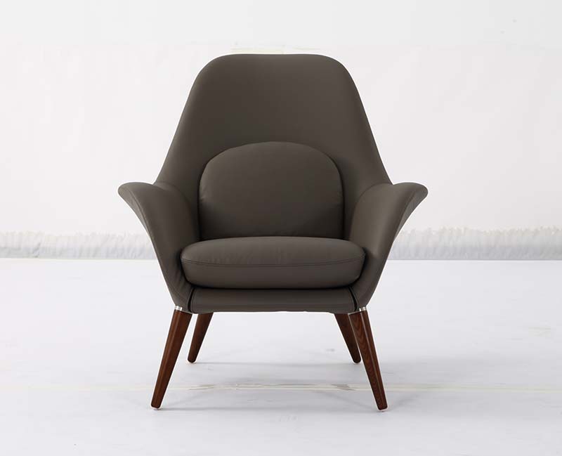 Fredericia_Swoon_lounge_chair_in_leather